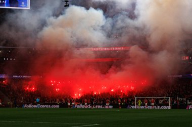 Benfica taraftarları, SL Benfica ve FC Barcelona (Maciej Rogowski) takımları arasında oynanan 16 maçlık UEFA Şampiyonlar Ligi karşılaşmasında görüldü.