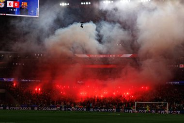Benfica taraftarları, SL Benfica ve FC Barcelona (Maciej Rogowski) takımları arasında oynanan 16 maçlık UEFA Şampiyonlar Ligi karşılaşmasında görüldü.