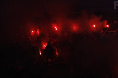 Benfica taraftarları, SL Benfica ve FC Barcelona (Maciej Rogowski) takımları arasında oynanan 16 maçlık UEFA Şampiyonlar Ligi karşılaşmasında görüldü.