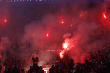 Benfica taraftarları, SL Benfica ve FC Barcelona (Maciej Rogowski) takımları arasında oynanan 16 maçlık UEFA Şampiyonlar Ligi karşılaşmasında görüldü.