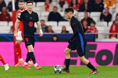 Pedri, SL Benfica ve FC Barcelona (Maciej Rogowski) takımları arasında oynanan 16 maçlık UEFA Şampiyonlar Ligi karşılaşmasında görüldü.