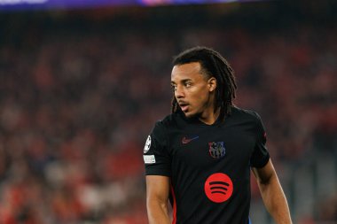 Jules Kounde, SL Benfica ve FC Barcelona (Maciej Rogowski) takımları arasında oynanan 16 maçlık UEFA Şampiyonlar Ligi karşılaşmasında görüldü.