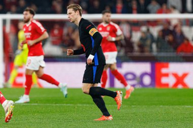 Fransız De Jong, SL Benfica ve FC Barcelona (Maciej Rogowski) takımları arasında oynanan 16 maçlık UEFA Şampiyonlar Ligi karşılaşmasında görüldü.