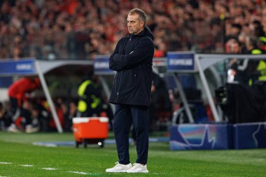 Hansi Dieter Flick, SL Benfica ve FC Barcelona (Maciej Rogowski) takımları arasında oynanan 16 maçlık UEFA Şampiyonlar Ligi karşılaşmasında görüldü.