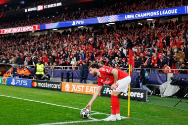 Orkun Kokcu, SL Benfica ve FC Barcelona (Maciej Rogowski) takımları arasında oynanan 16 maçlık UEFA Şampiyonlar Ligi Raundu sırasında görüldü.