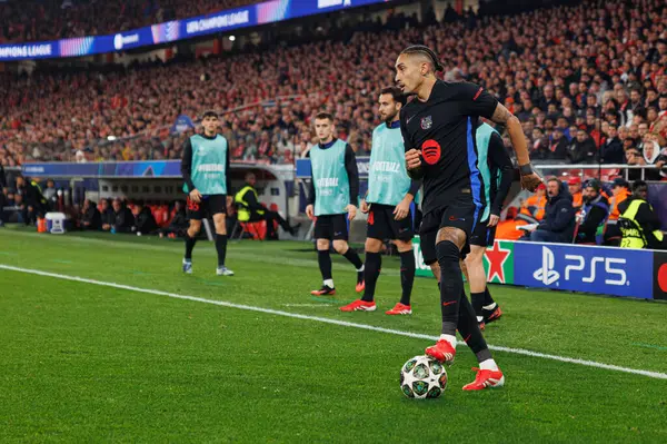 Raphinha, SL Benfica ve FC Barcelona (Maciej Rogowski) takımları arasında oynanan 16 maçlık UEFA Şampiyonlar Ligi karşılaşmasında görüldü.