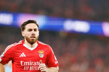 Orkun Kokcu, SL Benfica ve FC Barcelona (Maciej Rogowski) takımları arasında oynanan 16 maçlık UEFA Şampiyonlar Ligi Raundu sırasında görüldü.