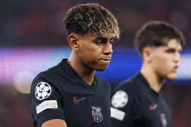 Lamine Yamal, SL Benfica ve FC Barcelona (Maciej Rogowski) takımları arasında oynanan 16 maçlık UEFA Şampiyonlar Ligi karşılaşmasında görüldü.