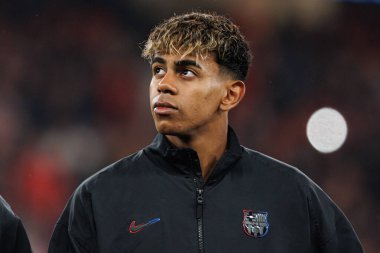 Lamine Yamal, SL Benfica ve FC Barcelona (Maciej Rogowski) takımları arasında oynanan 16 maçlık UEFA Şampiyonlar Ligi karşılaşmasında görüldü.