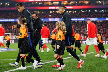 Lamine Yamal ve Raphinha, SL Benfica ve FC Barcelona (Maciej Rogowski) takımları arasında oynanan 16.