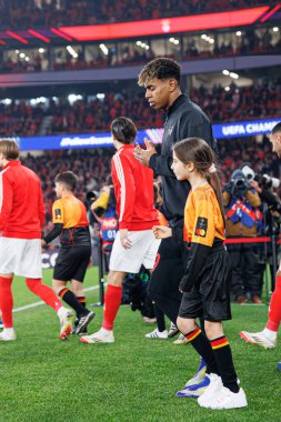 Lamine Yamal, SL Benfica ve FC Barcelona (Maciej Rogowski) takımları arasında oynanan 16 maçlık UEFA Şampiyonlar Ligi karşılaşmasında görüldü.