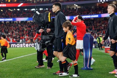 Pedri, SL Benfica ve FC Barcelona (Maciej Rogowski) takımları arasında oynanan 16 maçlık UEFA Şampiyonlar Ligi karşılaşmasında görüldü.