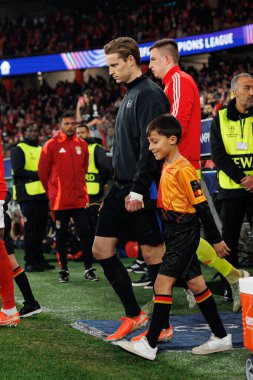 Fransız De Jong, SL Benfica ve FC Barcelona (Maciej Rogowski) takımları arasında oynanan 16 maçlık UEFA Şampiyonlar Ligi karşılaşmasında görüldü.