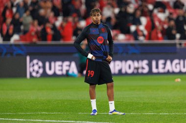 Lamine Yamal, SL Benfica ve FC Barcelona (Maciej Rogowski) takımları arasında oynanan 16 maçlık UEFA Şampiyonlar Ligi karşılaşmasında görüldü.