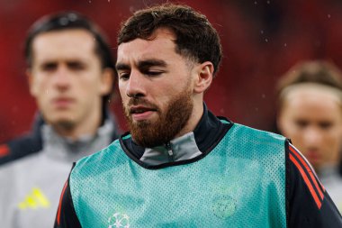 Orkun Kokcu, SL Benfica ve FC Barcelona (Maciej Rogowski) takımları arasında oynanan 16 maçlık UEFA Şampiyonlar Ligi Raundu sırasında görüldü.