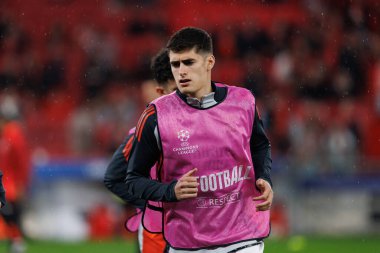 Antonio Silva, SL Benfica ve FC Barcelona (Maciej Rogowski) takımları arasında oynanan 16 maçlık UEFA Şampiyonlar Ligi karşılaşmasında görüldü.