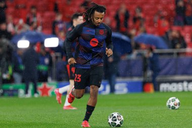 Jules Kounde, SL Benfica ve FC Barcelona (Maciej Rogowski) takımları arasında oynanan 16 maçlık UEFA Şampiyonlar Ligi karşılaşmasında görüldü.