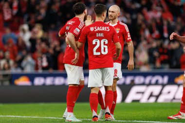 SL Benfica ve CD Nacional (Maciej Rogowski) takımları arasında Liga Portekiz maçında Orkun Kokcu 'dan gol üstüne gol atarak kutlanan Benfica oyuncuları görülüyor (Maciej Rogowski)