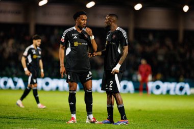 Caue Santos ve Duplexe Tchamba, Liga Portekiz maçı sırasında Estadio Belediyesi Rio Maior 'da Casa Pia ve Sporting CP takımları arasında görüldü (Maciej Rogowski)