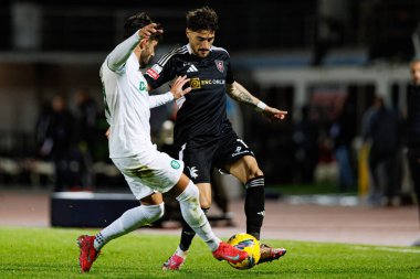 Ricardo Esgaio ve Miguel Sousa, Liga Portekiz maçı sırasında Estadio Belediyesi Rio Maior 'daki Casa Pia ve Sporting CP takımları arasında görüldü (Maciej Rogowski)