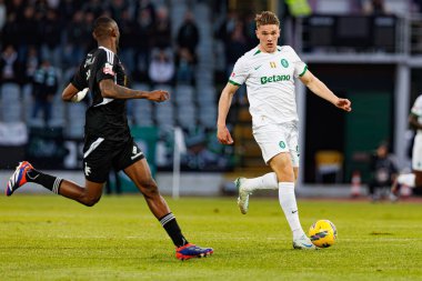 Duplexe Tchamba ve Viktor Gyokeres, Liga Portekiz maçı sırasında Estadio Belediyesi Rio Maior 'daki Casa Pia ve Sporting CP takımları arasında görüldü (Maciej Rogowski)