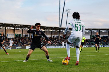 Gaizka Larrazabal ve Geovany Quenda, Liga Portekiz maçı sırasında Estadio Municipal Rio Maior 'daki Casa Pia ve Sporting CP takımları arasında görüldü (Maciej Rogowski)