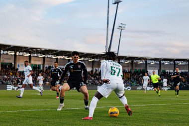 Gaizka Larrazabal ve Geovany Quenda, Liga Portekiz maçı sırasında Estadio Municipal Rio Maior 'daki Casa Pia ve Sporting CP takımları arasında görüldü (Maciej Rogowski)