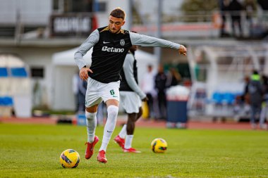 Estadio Belediyesi Rio Maior 'da (Maciej Rogowski) Casa Pia ve Sporting CP takımları arasında Liga Portekiz maçında Zeno Debast görüldü.)