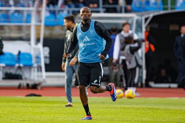 Duplexe Tchamba, Liga Portekiz maçı sırasında Estadio Belediyesi Rio Maior 'daki Casa Pia ve Sporting CP takımları arasında görüldü (Maciej Rogowski)