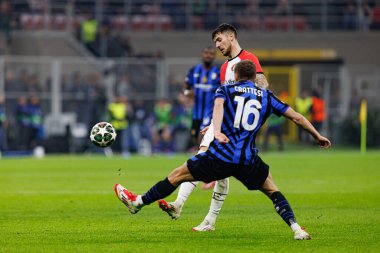 Davide Frattesi ve Jakub Moder UEFA Şampiyonlar Ligi maçında Internazionale Milano ve Feyenoord FC (Maciej Rogowski)