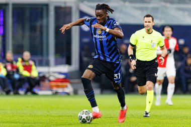 Yann Bisseck UEFA Şampiyonlar Ligi maçında Internazionale Milano ve Feyenoord FC (Maciej Rogowski)