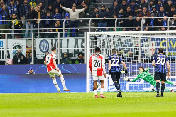 Jakub Moder UEFA Şampiyonlar Ligi maçında Internazionale Milano ve Feyenoord FC (Maciej Rogowski)