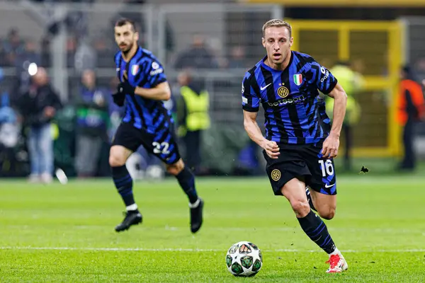 Davide Frattesi UEFA Şampiyonlar Ligi maçında Internazionale Milano ve Feyenoord FC (Maciej Rogowski)