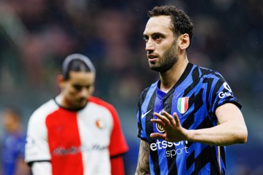 Hakan Calhanoğlu UEFA Şampiyonlar Ligi maçında Milano ve Feyenoord FC (Maciej Rogowski) takımları arasında görüldü.)