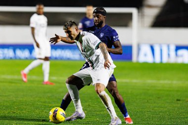 Alan Ruiz ve Sandro Cruz Liga Portekiz maçı sırasında Estrela Amadora ve Gil Vicente FC takımları arasında Estadio Jose Gomes (Maciej Rogowski)