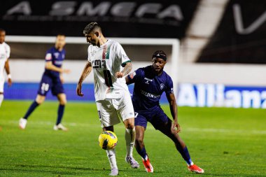 Alan Ruiz ve Sandro Cruz Liga Portekiz maçı sırasında Estrela Amadora ve Gil Vicente FC takımları arasında Estadio Jose Gomes (Maciej Rogowski)