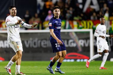 Paulo Moreira ve Joao Marques Liga Portekiz maçı sırasında Estrela Amadora ve Gil Vicente FC takımları arasında Estadio Jose Gomes (Maciej Rogowski)