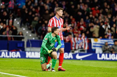 Wojciech Szczesny ve Alexander Sorloth, Atletico de Madrid ve FC Barcelona (Maciej Rogowski) takımları arasında oynanan LaLiga EA Spor karşılaşmasında görüldü.)