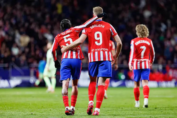 Alexander Sorloth ve Rodrigo de Paul, Atletico de Madrid ve FC Barcelona (Maciej Rogowski) takımları arasında oynanan LaLiga EA Spor maçında gol attıktan sonra kutlama yaparken görüldü.)