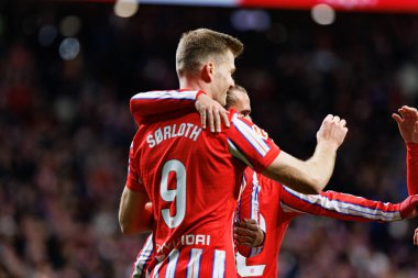 Atletico oyuncuları, Atletico de Madrid ve FC Barcelona (Maciej Rogowski) takımları arasında oynanan LaLiga EA SPORTS maçı sırasında Alexander Sorloth 'tan gol üstüne gol atarken görüldü.)