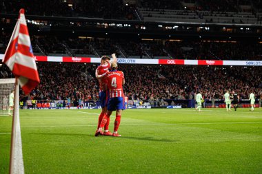 Alexander Sorloth ve Conor Gallagher, Atletico de Madrid ve FC Barcelona (Maciej Rogowski) takımları arasında oynanan LaLiga EA Spor maçında gol attıktan sonra kutlama yaparken görüldü.)
