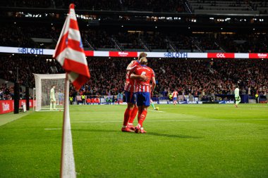 Alexander Sorloth ve Conor Gallagher, Atletico de Madrid ve FC Barcelona (Maciej Rogowski) takımları arasında oynanan LaLiga EA Spor maçında gol attıktan sonra kutlama yaparken görüldü.)