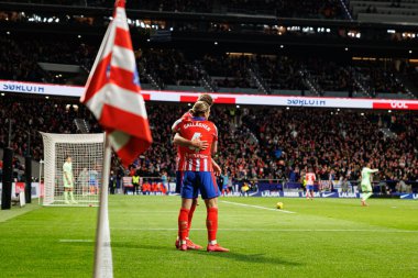 Alexander Sorloth ve Conor Gallagher, Atletico de Madrid ve FC Barcelona (Maciej Rogowski) takımları arasında oynanan LaLiga EA Spor maçında gol attıktan sonra kutlama yaparken görüldü.)