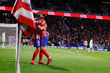 Alexander Sorloth ve Conor Gallagher, Atletico de Madrid ve FC Barcelona (Maciej Rogowski) takımları arasında oynanan LaLiga EA Spor maçında gol attıktan sonra kutlama yaparken görüldü.)