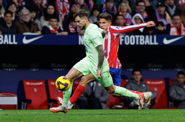 Inigo Martinez ve Giuliano Simeone, Atletico de Madrid ve FC Barcelona (Maciej Rogowski) takımları arasında oynanan LaLiga EA Spor karşılaşmasında görüldü.)