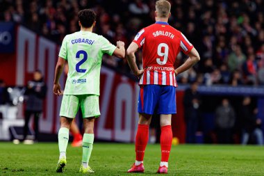 Pau Cubarsi ve Alexander Sorloth, Atletico de Madrid ve FC Barcelona (Maciej Rogowski) takımları arasında oynanan LaLiga EA SPORTS maçı sırasında görüldü.)