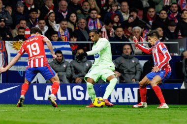 Julian Alvarez, Alejandro Balde ve Giuliano Simeone LaLiga EA SPORTS maçında Atletico de Madrid ve FC Barcelona (Maciej Rogowski)