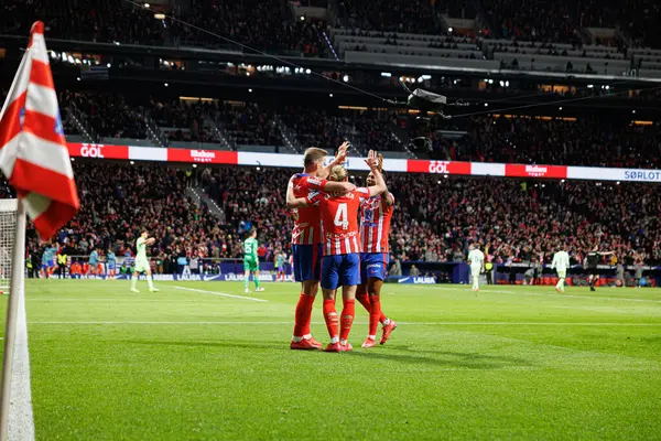 Alexander Sorloth, Conor Gallagher ve Reinildo, Atletico de Madrid ve FC Barcelona (Maciej Rogowski)