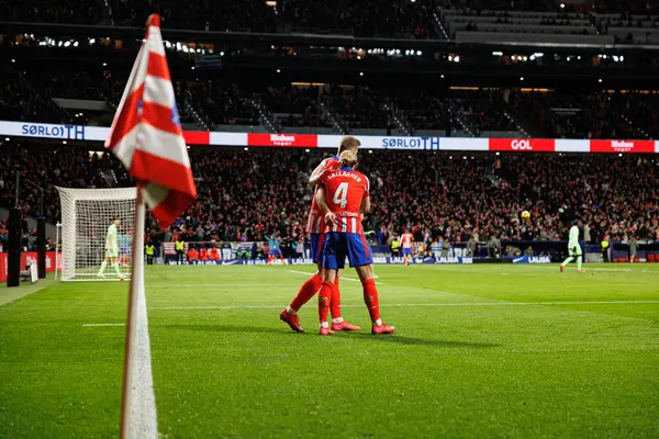 Alexander Sorloth ve Conor Gallagher, Atletico de Madrid ve FC Barcelona (Maciej Rogowski) takımları arasında oynanan LaLiga EA Spor maçında gol attıktan sonra kutlama yaparken görüldü.)