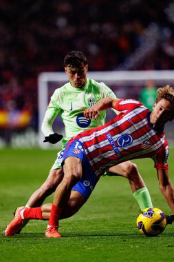 Atletico de Madrid ve FC Barcelona (Maciej Rogowski) takımları arasında oynanan LaLiga EA SPORTS maçında Pedri ve Marcos Llorente görüldü.)